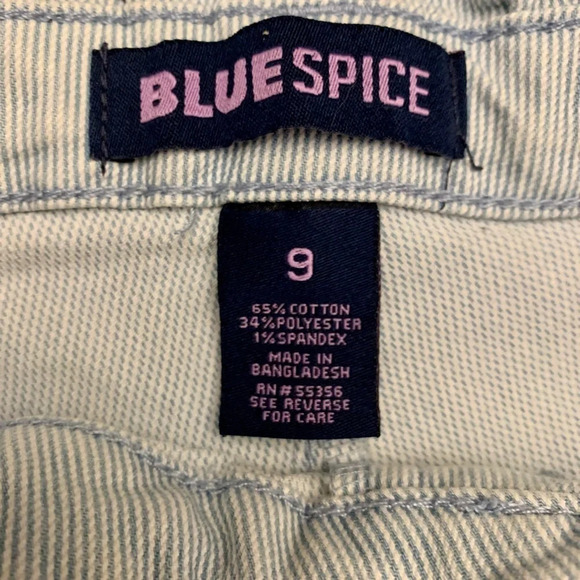 Blue Spice High Waisted blue jean shorts, with tie front belt. Size 9 Ju… - Picture 4 of 5